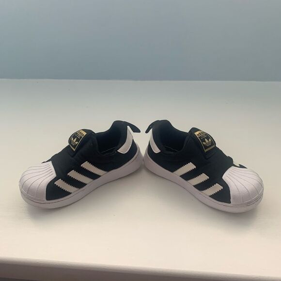 Adidas Kids Superstars shell toe  Sneakers - Picture 4 of 7